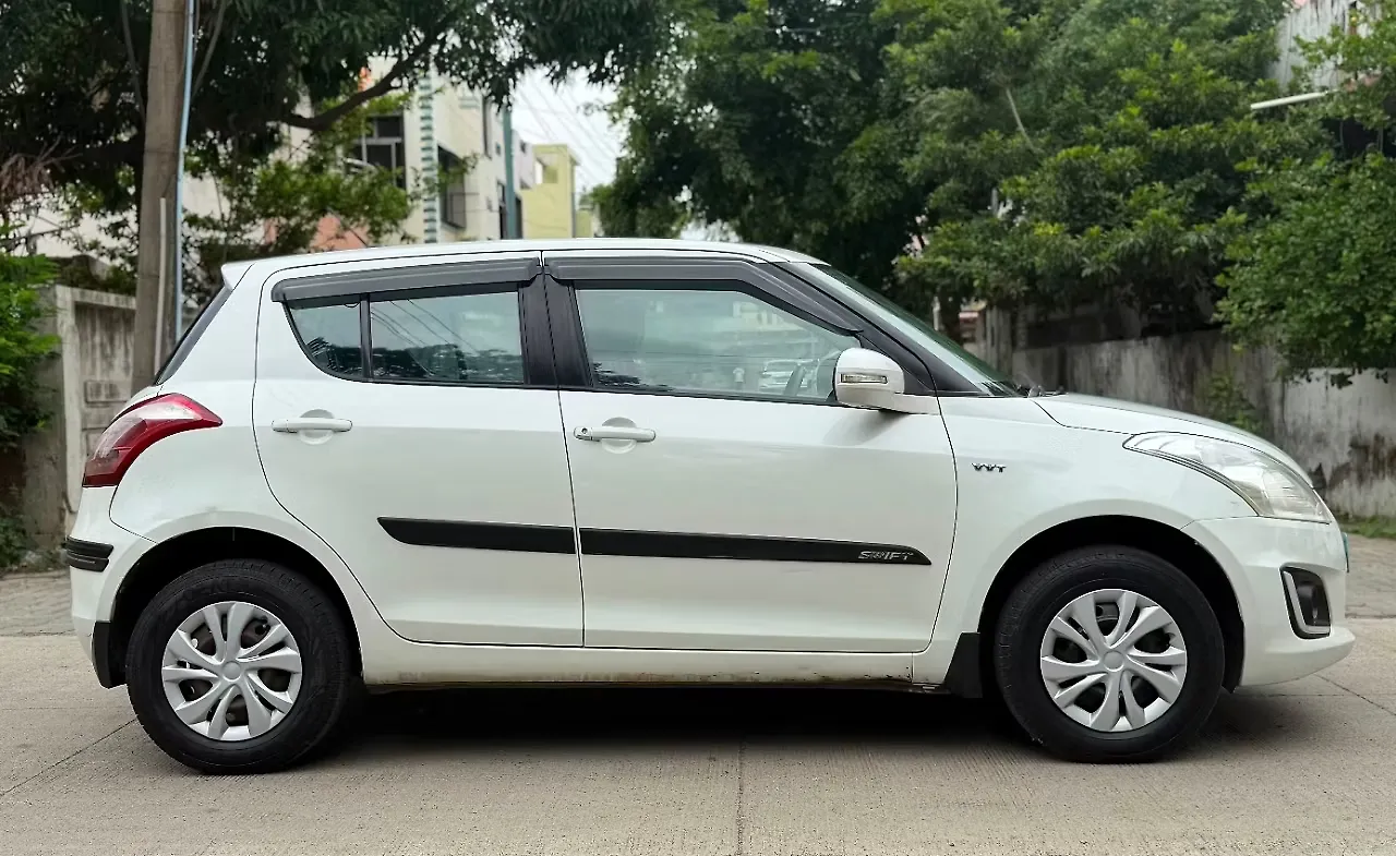 2015 Maruti Suzuki Swift VXi [2014-2017] 1