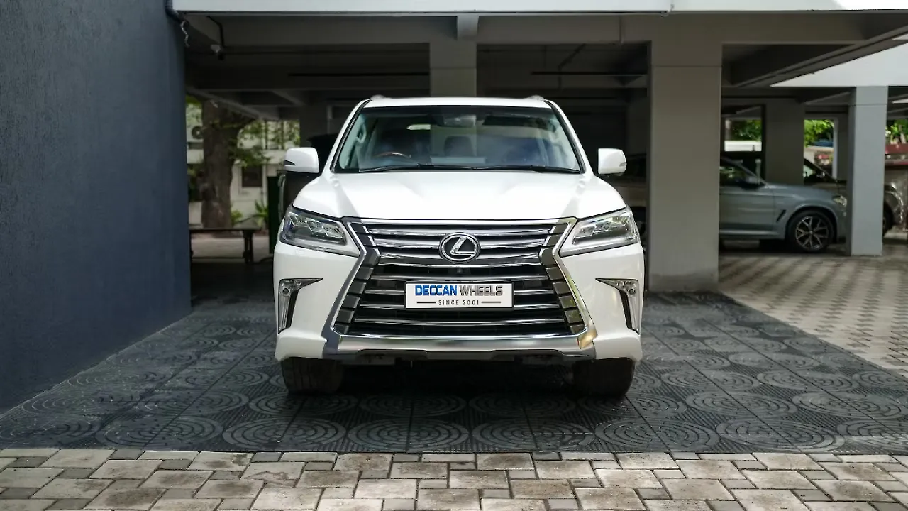 2019 Lexus LX V8 AT 1