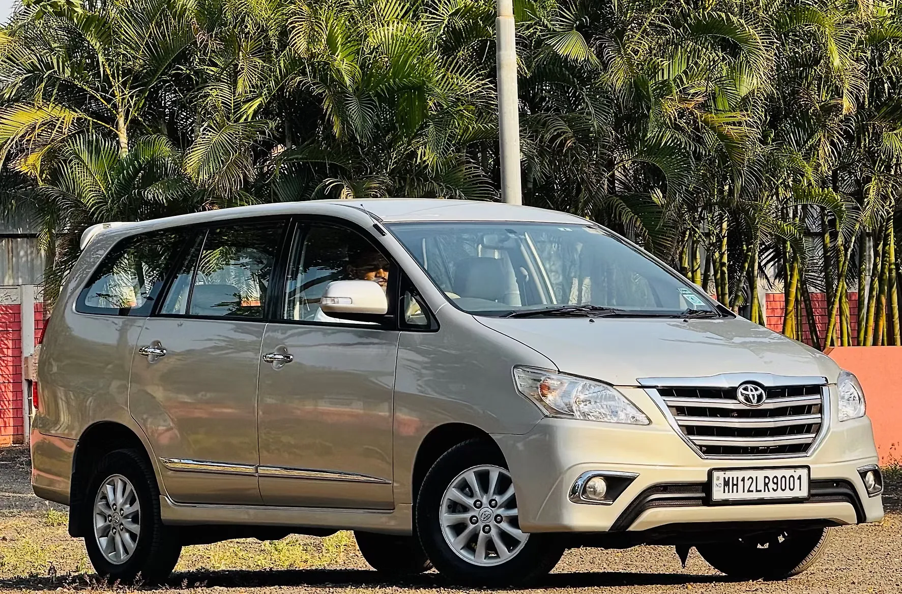 2015 Toyota Innova 2.5 ZX 7 STR BS-IV 1
