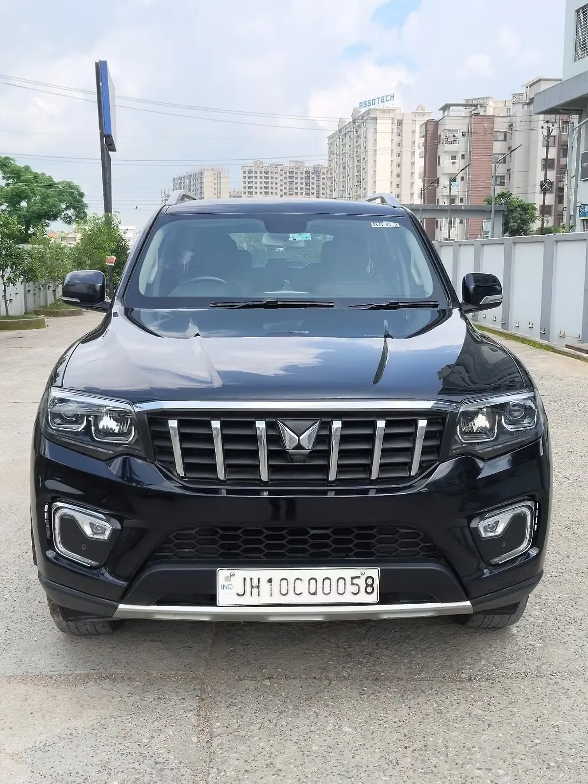 2023 Mahindra Scorpio N Z8 L Diesel MT 2WD 7 STR [2023-2024] 1