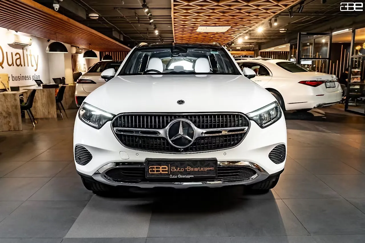 2025 Mercedes-Benz GLC 300 4MATIC 1