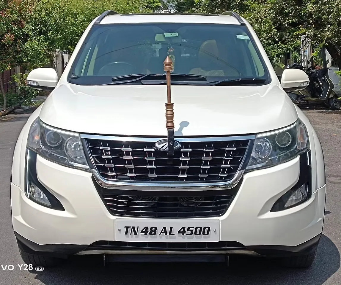 2019 Mahindra XUV500 W9 [2018-2020] 1