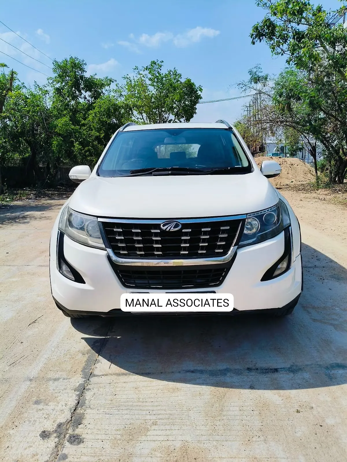 2018 Mahindra XUV500 W11 [2018-2020] 1