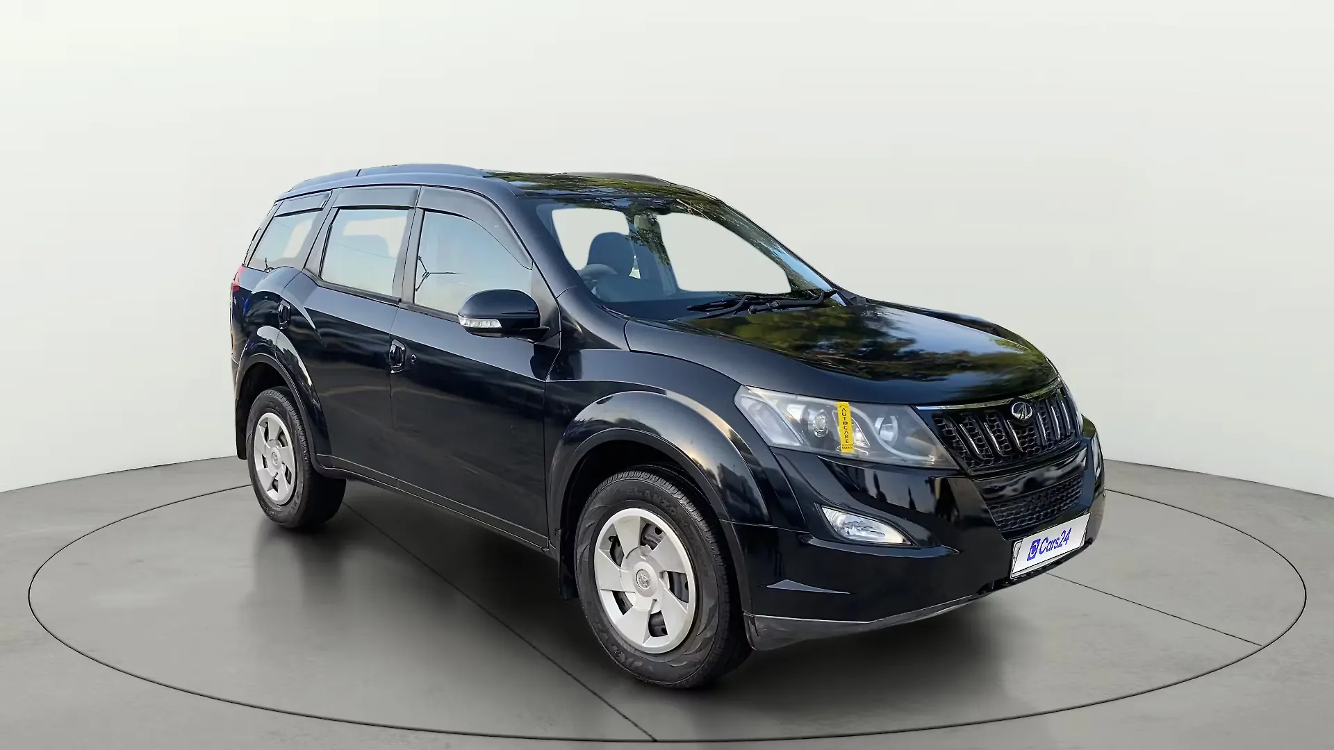 2017 Mahindra XUV500 W6 AT 1