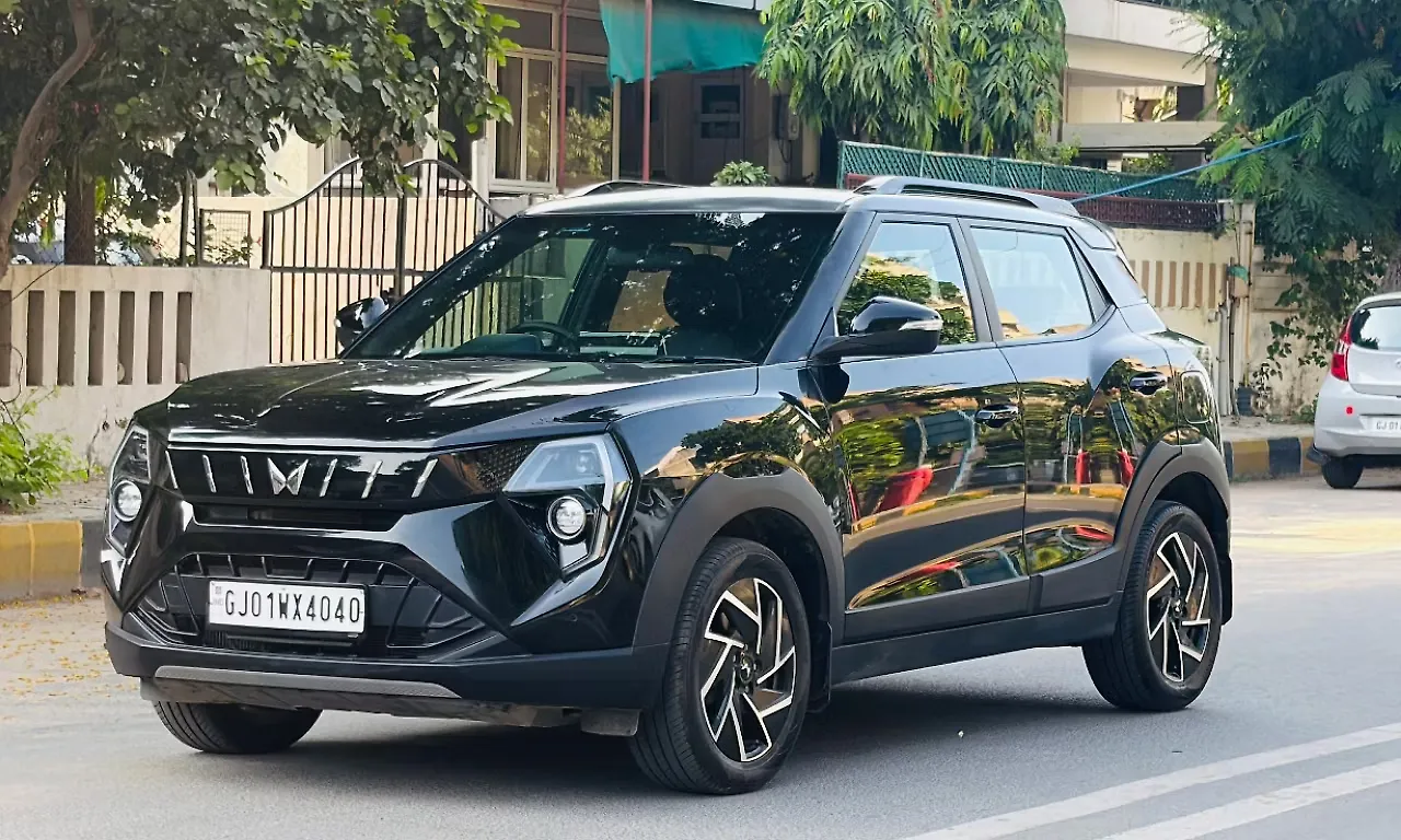 2025 Mahindra XUV 3XO AX7 Diesel 1.5L Turbo Manual Dual Tone 1