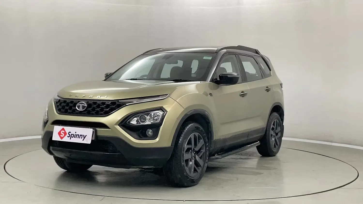 2022 Tata Safari XZA Plus 1