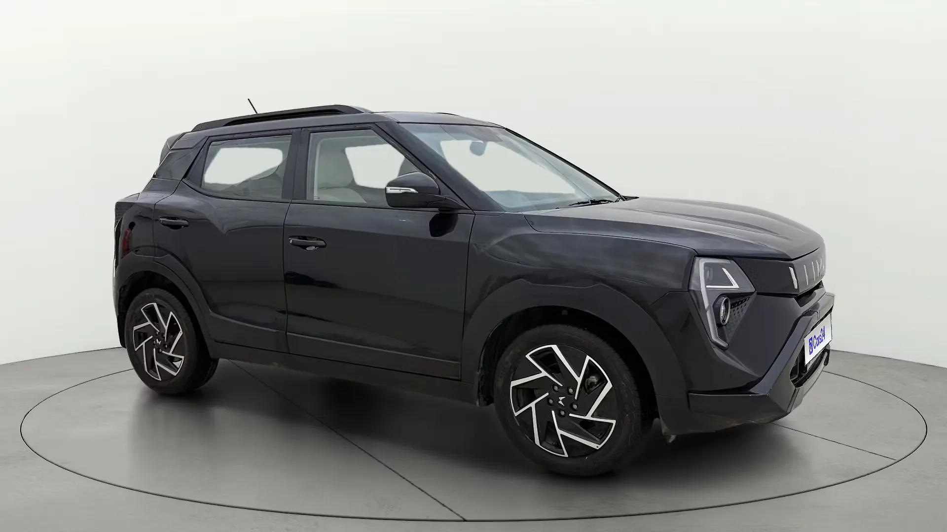 2025 Mahindra XUV 3XO AX7 Petrol 1.2L Turbo Manual Dual Tone 1