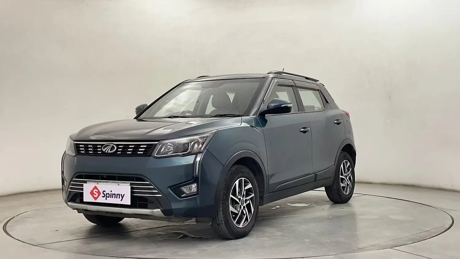 2022 Mahindra XUV300 W8 (O) 1.5 Diesel AMT 1