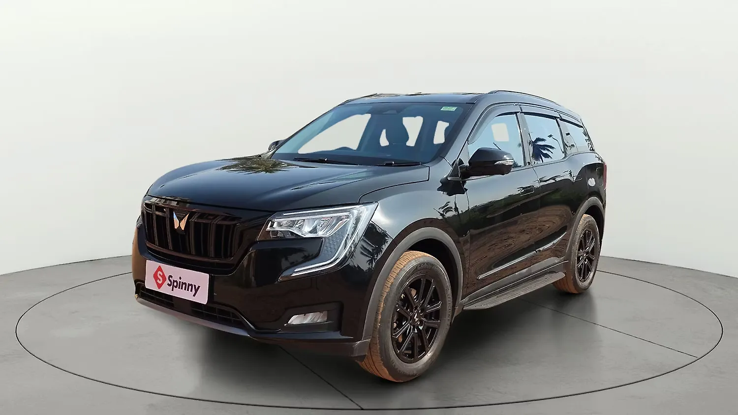 2025 Mahindra XUV700 AX7 Luxury Pack 2WD Diesel 2.2L Turbo Automatic 7 STR 1