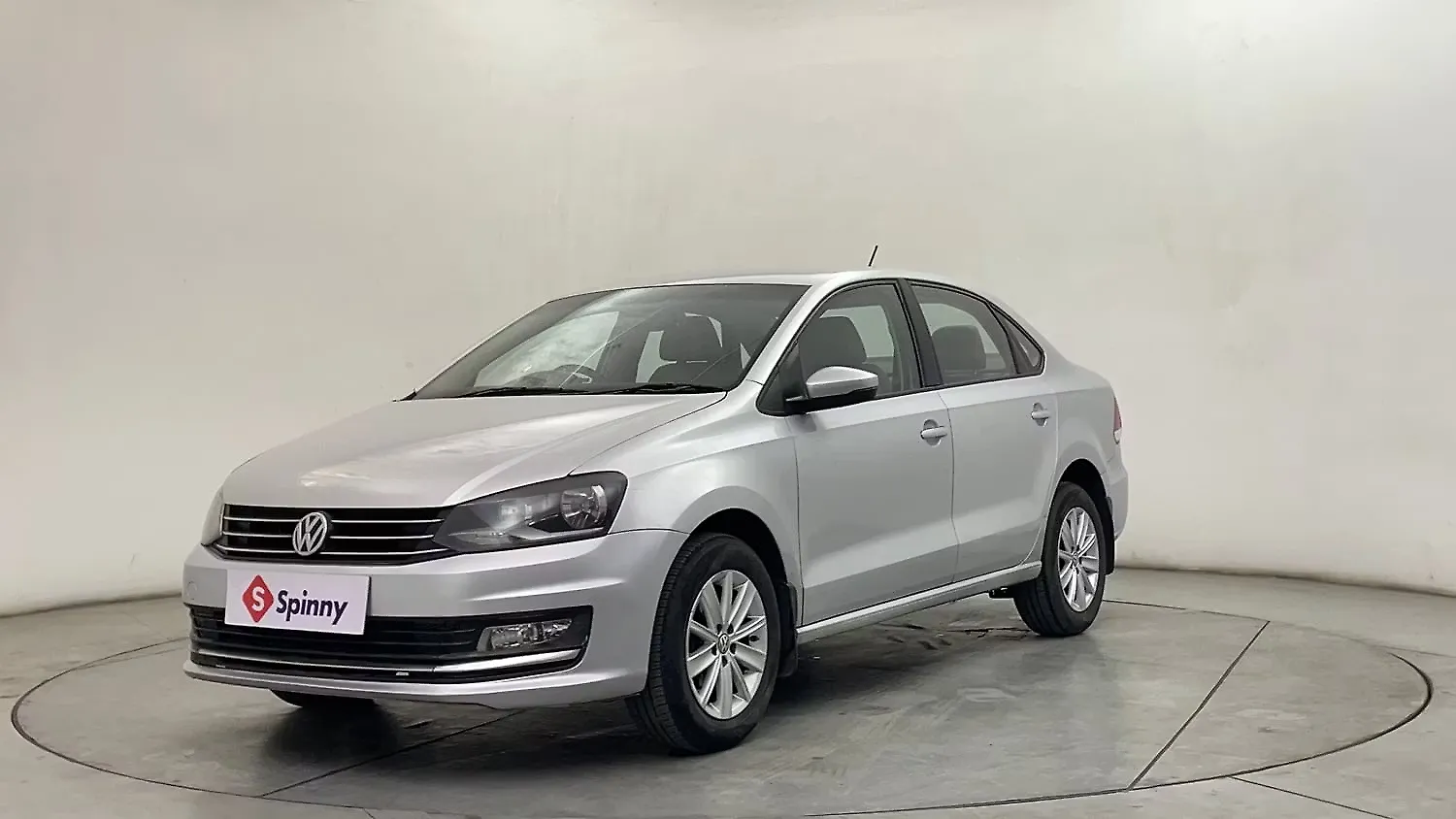2015 Volkswagen Vento Highline Petrol 1