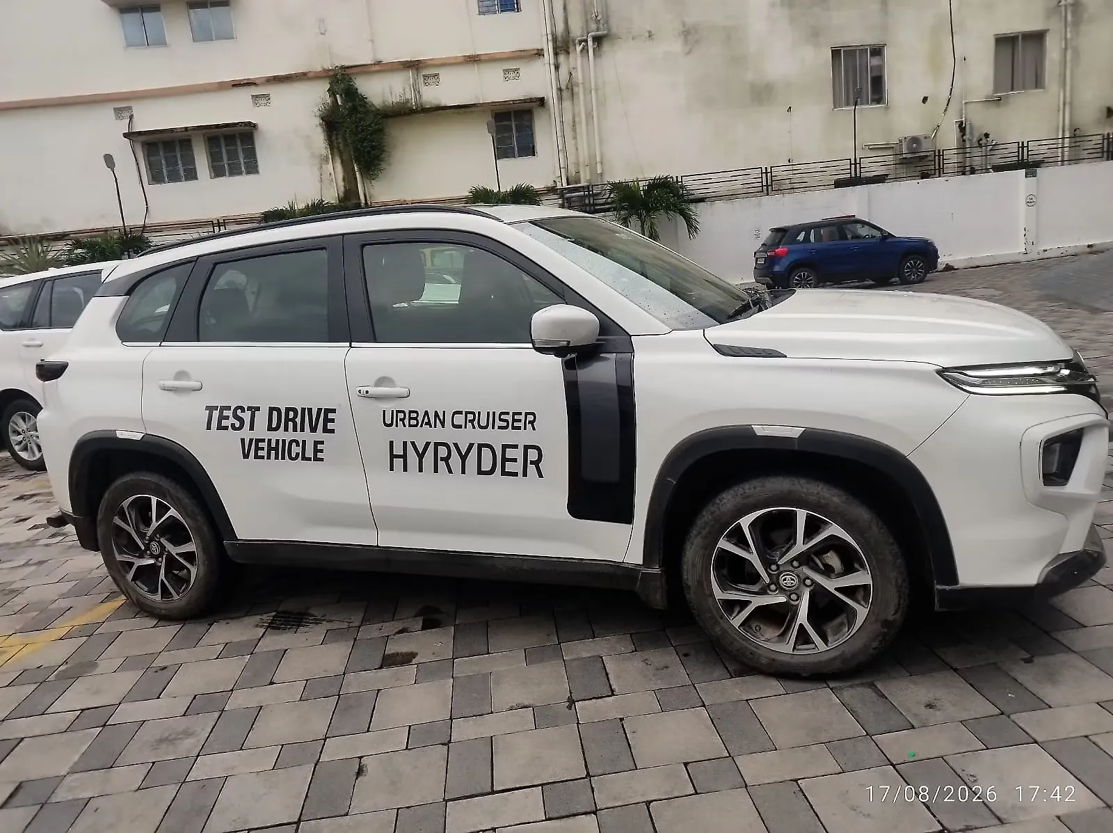2022 Toyota Urban Cruiser Hyryder V NeoDrive [2022-2023] 1