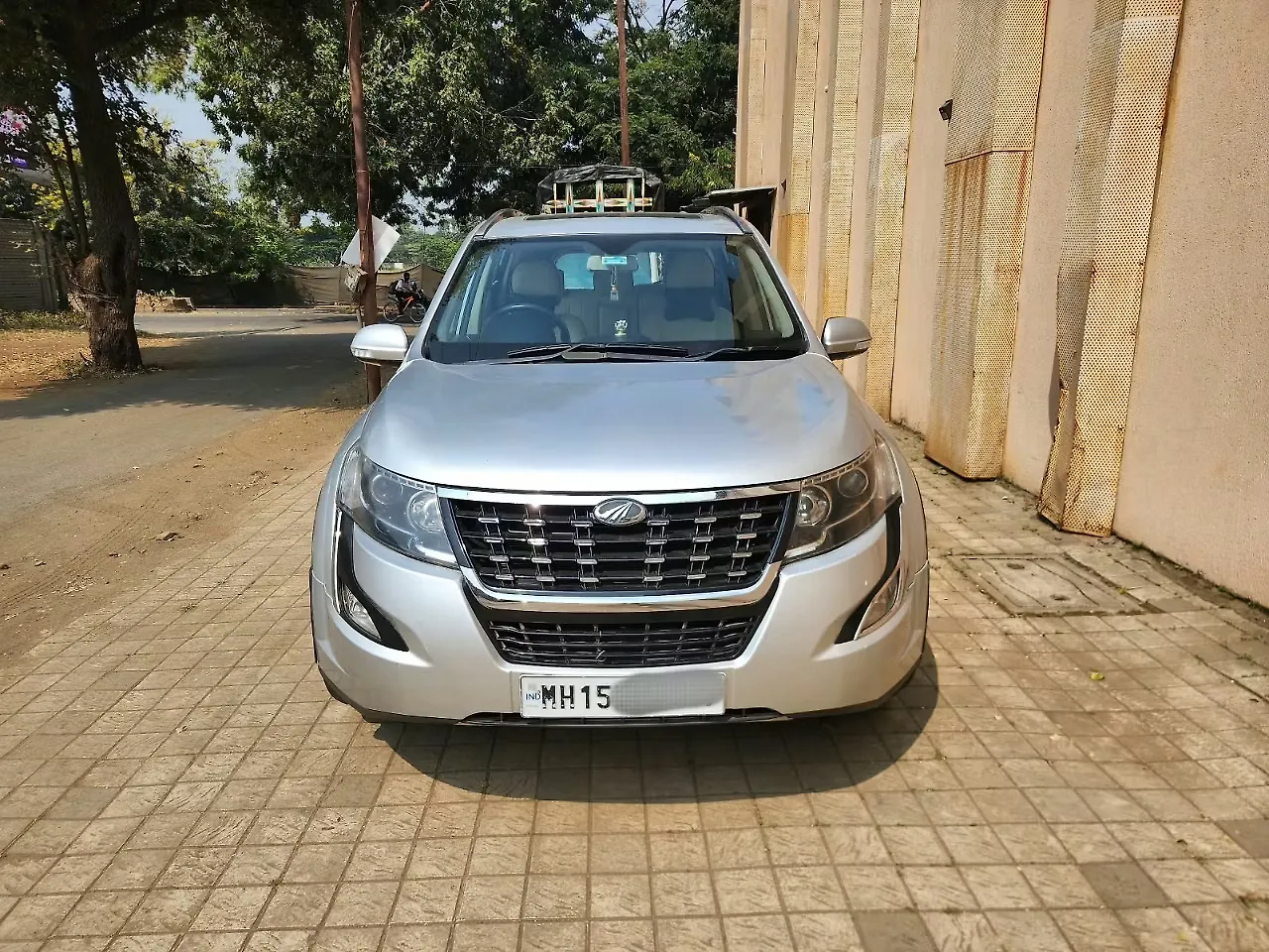 2018 Mahindra XUV500 W9 AT [2018-2020] 1