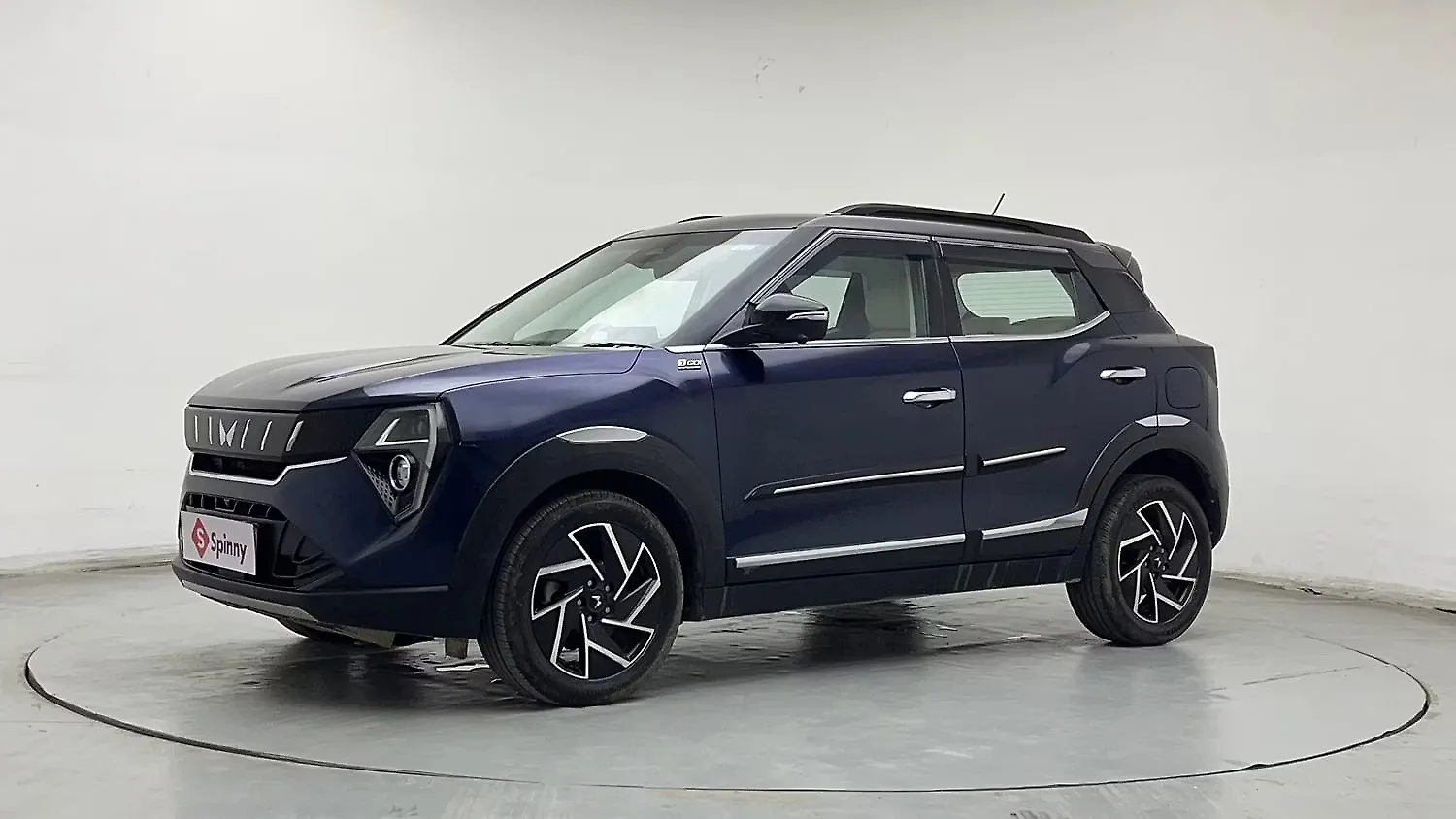 2024 Mahindra XUV 3XO AX7L Petrol 1.2L Turbo Automatic (TC) Dual Tone 1