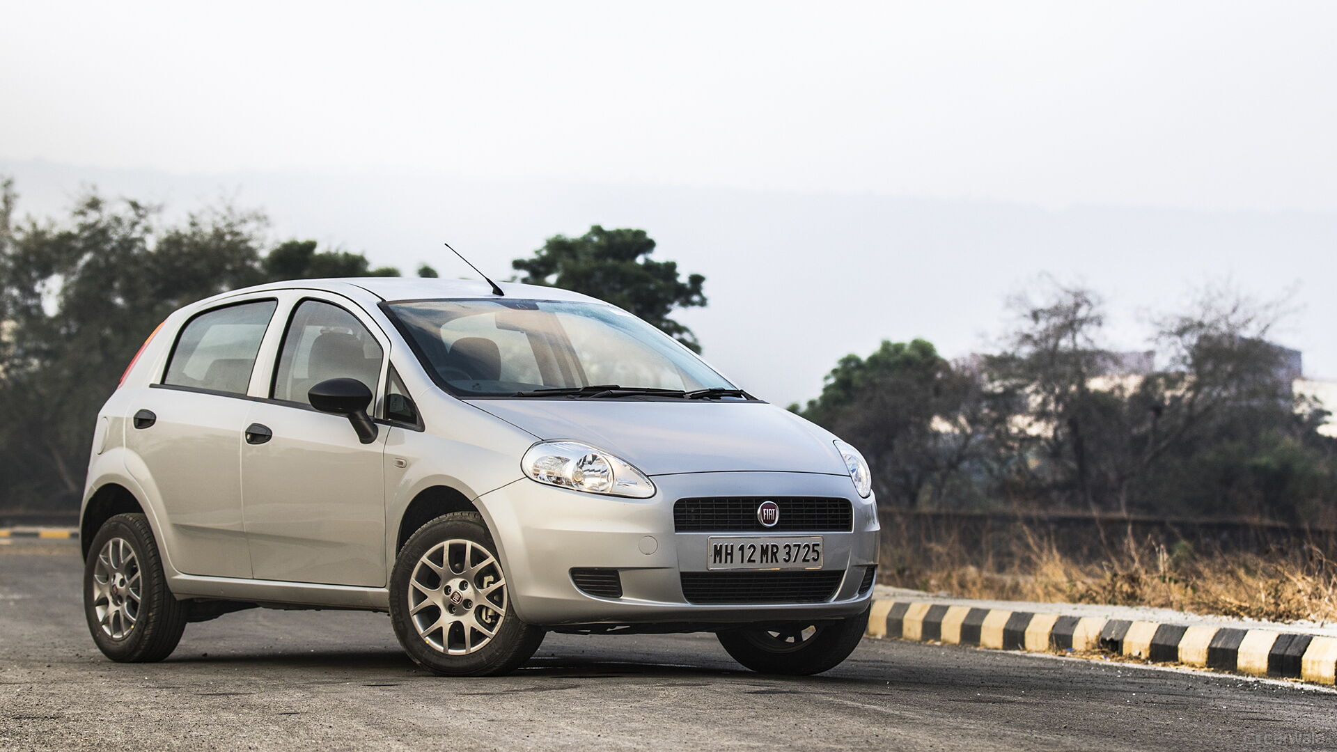 Fiat Punto Pure [2016-2017] Price - Images, Colors & Reviews - CarWale
