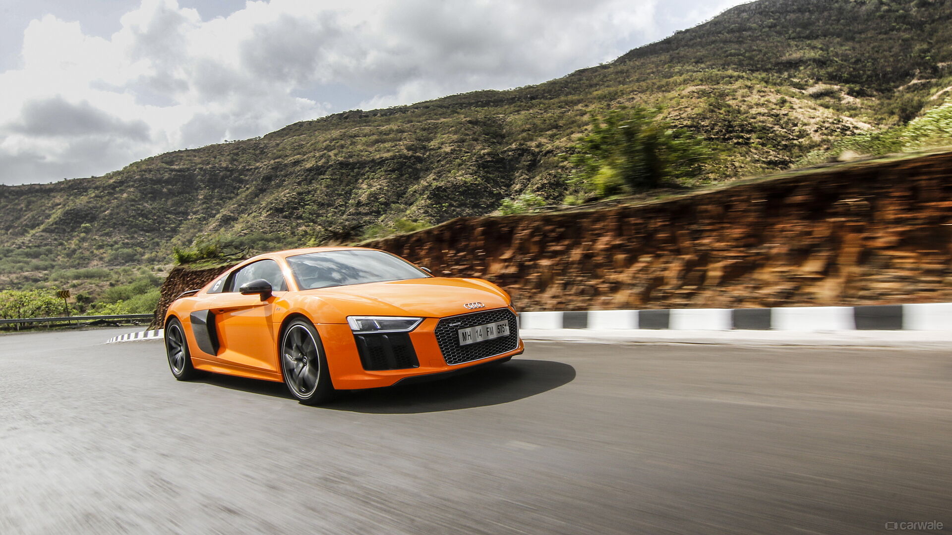 Audi R8 Price - Images, Colors & Reviews - CarWale