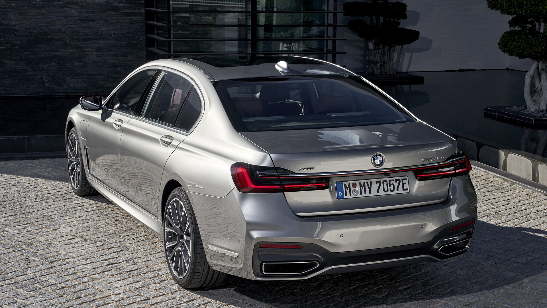 BMW 7 Series Price - Images, Colours & Reviews - CarWale