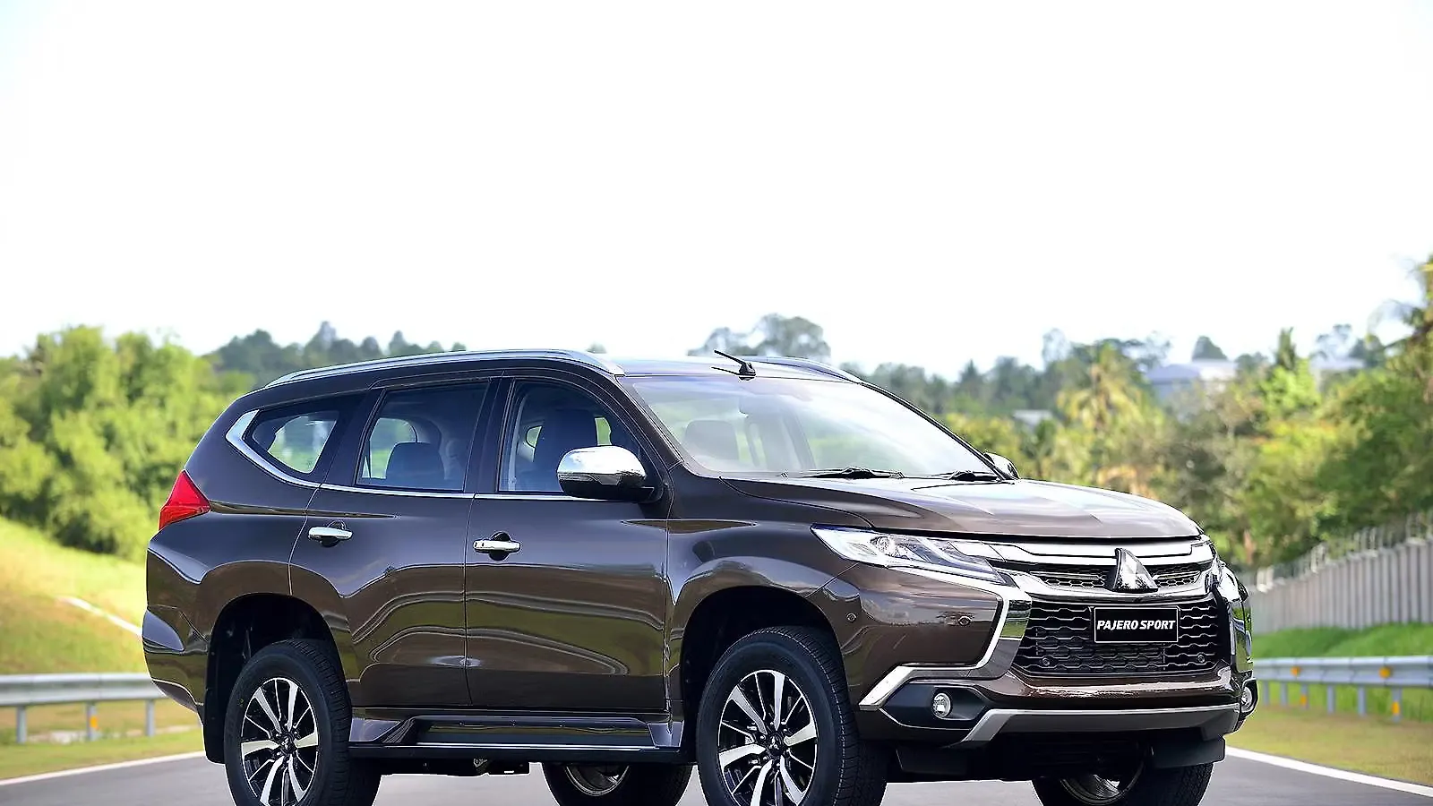 Mitsubishi Pajero Sport Price - Images, Colors & Reviews - CarWale