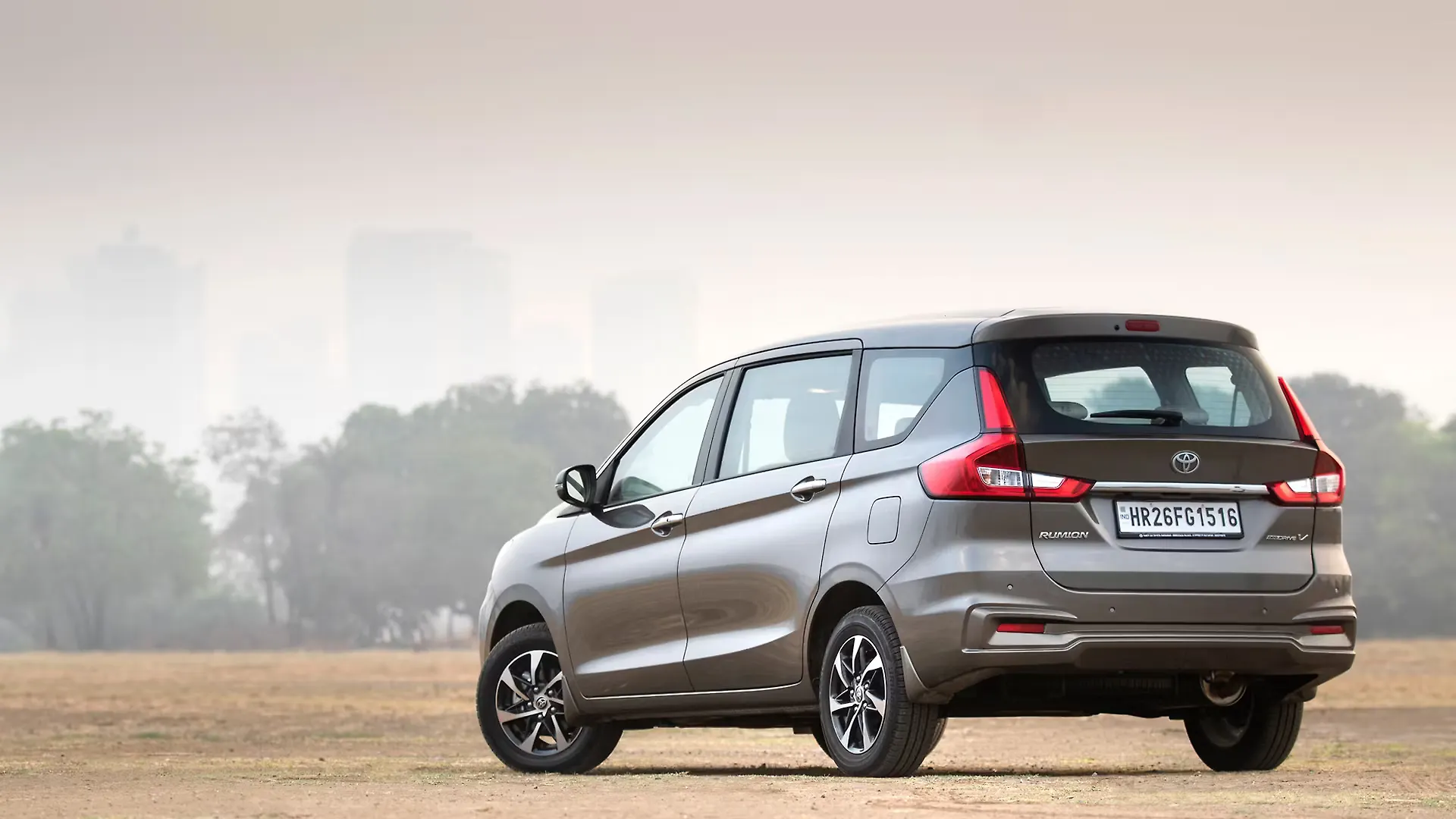 Toyota Rumion Price - Images, Colours & Reviews - CarWale