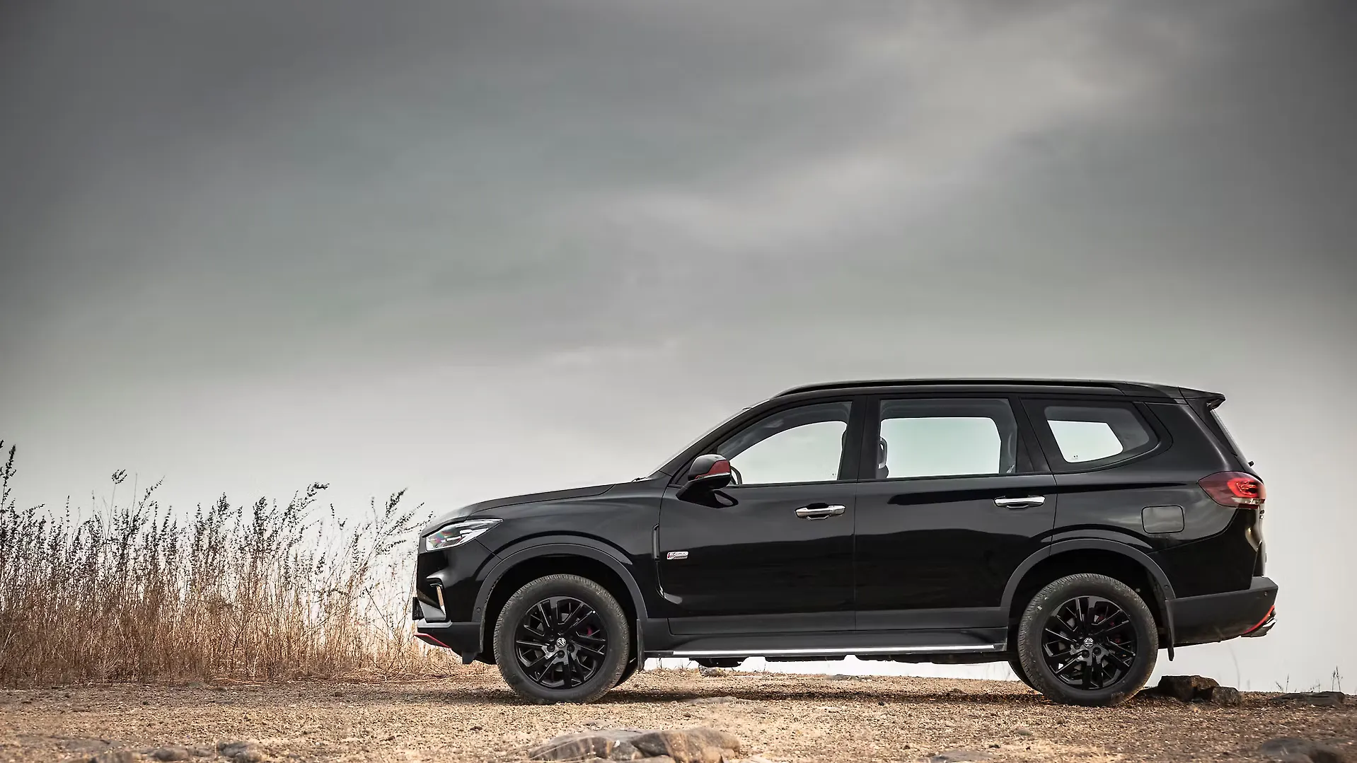 MG Gloster Price - Images, Colours & Reviews - CarWale