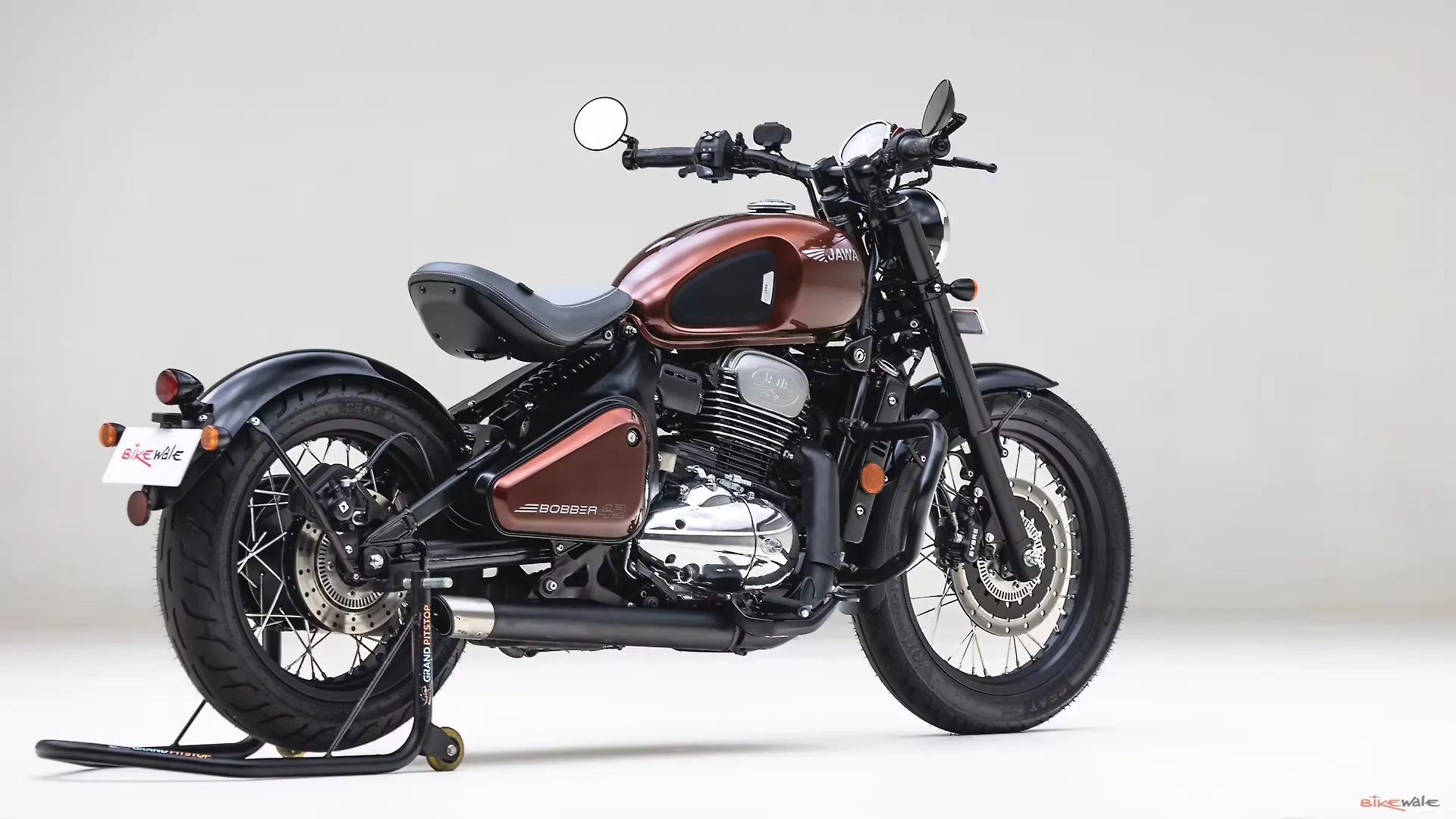 Jawa 42 Bobber Right Rear Three Quarter