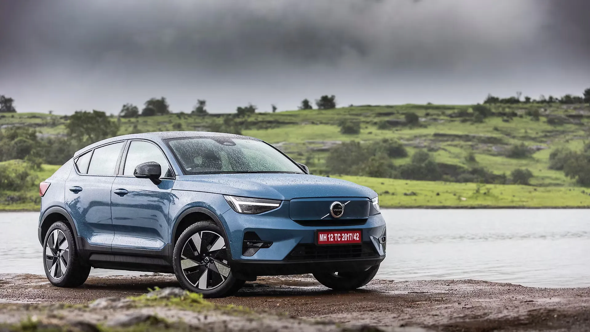 Volvo c40 recharge price deals