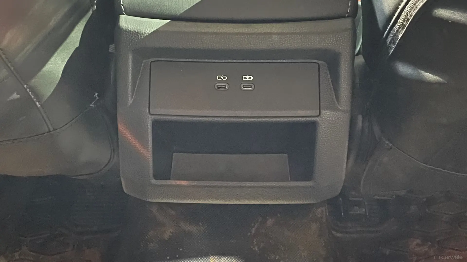 New Toyota Hilux rear row USB charging point