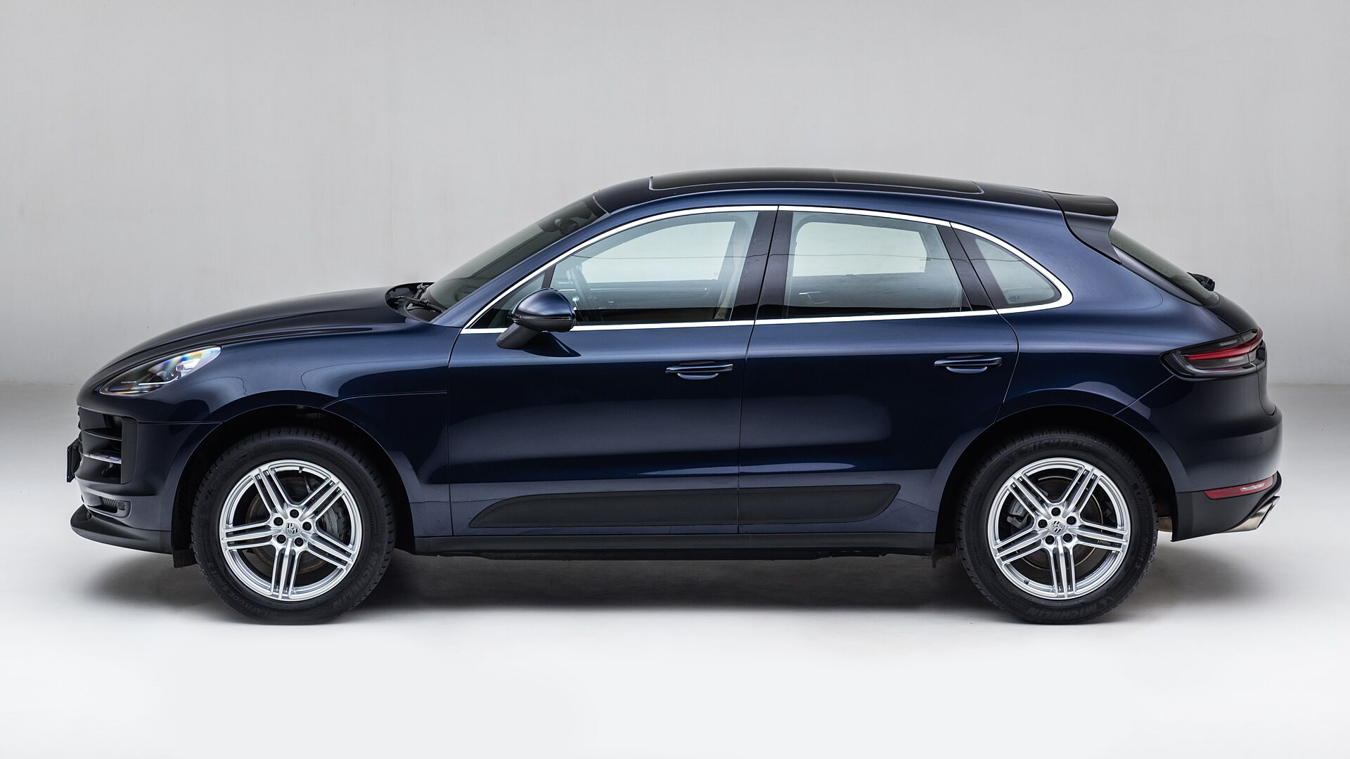 Porsche Macan Price - Images, Colours & Reviews - CarWale