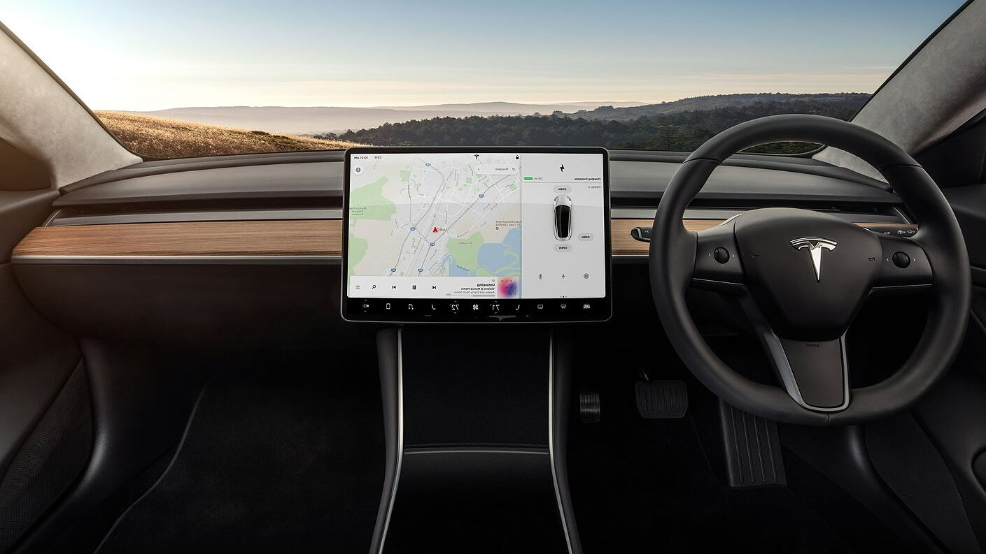 Tesla Model 3: interior, dashboard & infotainment 2024