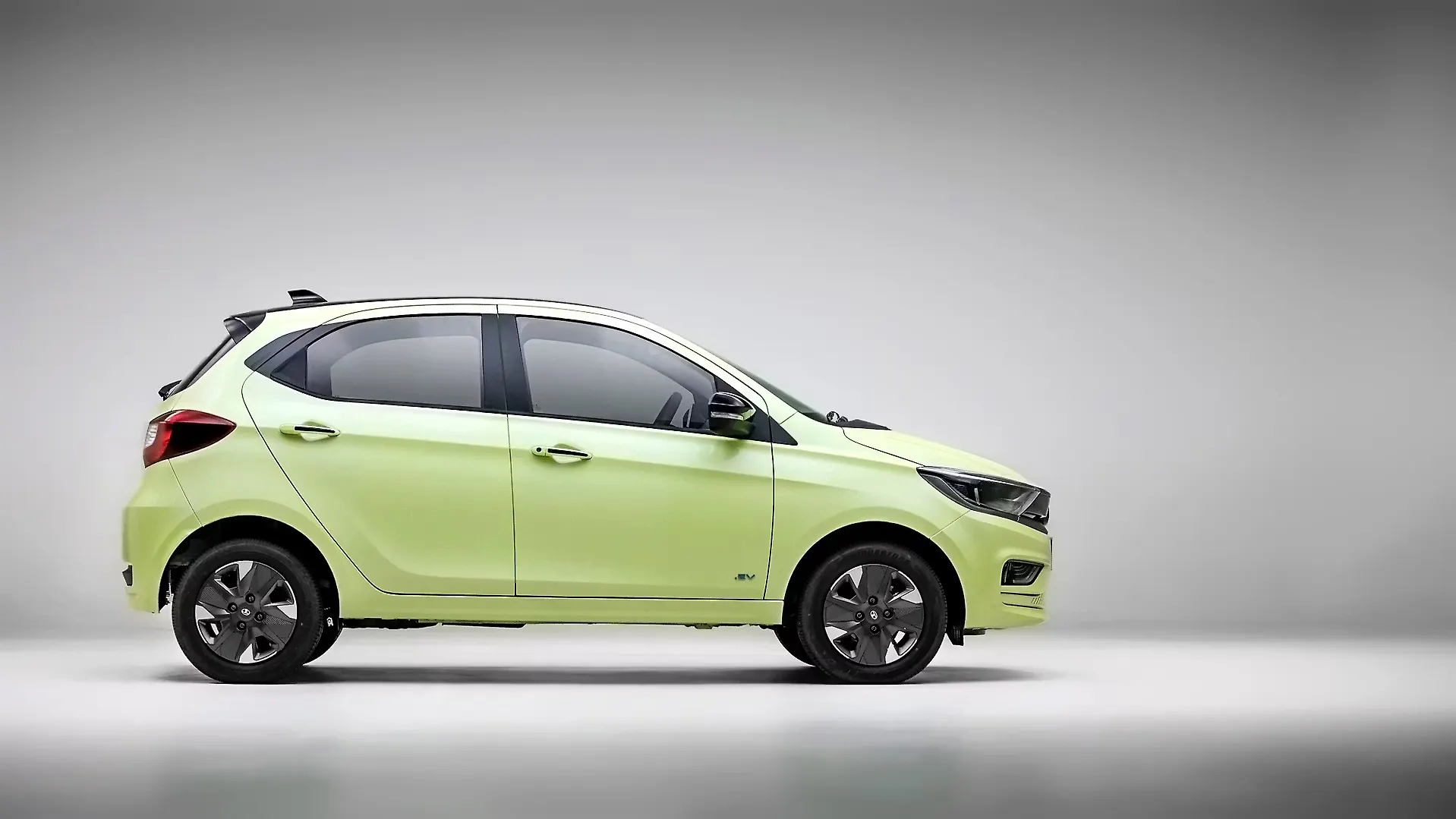 Tata Tiago EV Price - Images, Colours & Reviews - CarWale