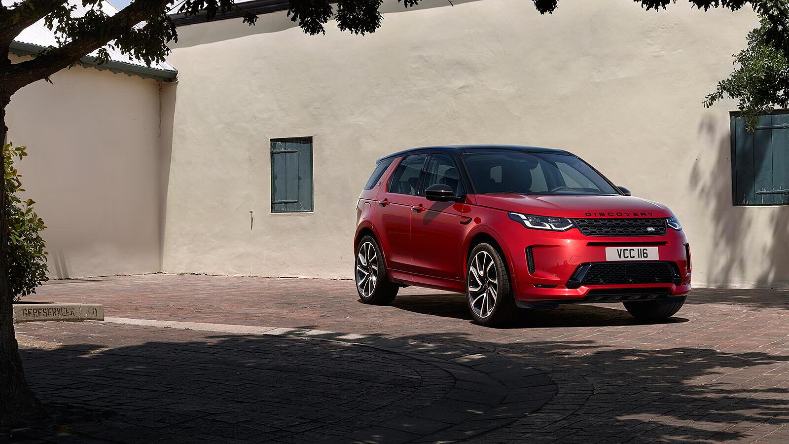 Land Rover Discovery Sport Price - Images, Colours & Reviews - CarWale