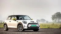 Mini Cooper SE Right Front Three Quarter