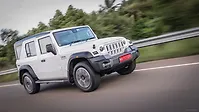 महिंद्रा थार रॉक्स ठीक सामने तीन चौथाई महिंद्रा थार रॉक्स ठीक सामने तीन चौथाई