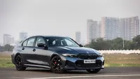 बीएमडब्ल्यू m340i ठीक सामने तीन चौथाई