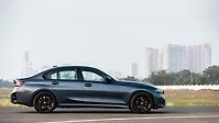 बीएमडब्ल्यू m340i राइट साइड का दृश्य बीएमडब्ल्यू m340i राइट साइड का दृश्य
