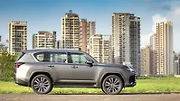 लेक्सस LX राइट साइड का दृश्य लेक्सस LX राइट साइड का दृश्य
