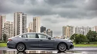 BMW 5 Series Right Side View BMW 5 Series Right Side View