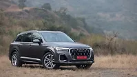 ऑडी q7 ठीक सामने तीन चौथाई