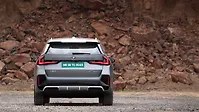 बीएमडब्ल्यू ix1 LWB पीछे का व्यू बीएमडब्ल्यू ix1 LWB पीछे का व्यू