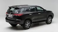 Toyota Fortuner [2016-2021] Right Rear Three Quarter