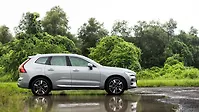 वॉल्वो xc60 राइट साइड का दृश्य वॉल्वो xc60 राइट साइड का दृश्य