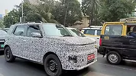 हुंडई sub-compact EV SUV ठीक सामने तीन चौथाई