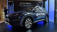 BYD Seal U DM-i Left Front Three Quarter