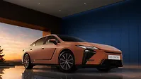 लेक्सस ES 350h ठीक सामने तीन चौथाई