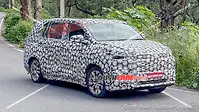 टोयोटा Innova Hycross Facelift ठीक सामने तीन चौथाई टोयोटा Innova Hycross Facelift ठीक सामने तीन चौथाई