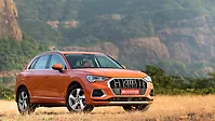 ऑडी q3 ठीक सामने तीन चौथाई ऑडी q3 ठीक सामने तीन चौथाई