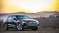 Audi e-tron Right Front Three Quarter