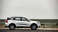 Mahindra XUV700 Right Side View