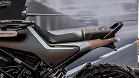 Husqvarna Svartpilen 250 Badges