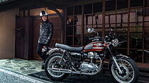 Kawasaki W800 retro bike updated for 2022