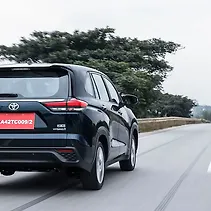 Innova Hycross Image